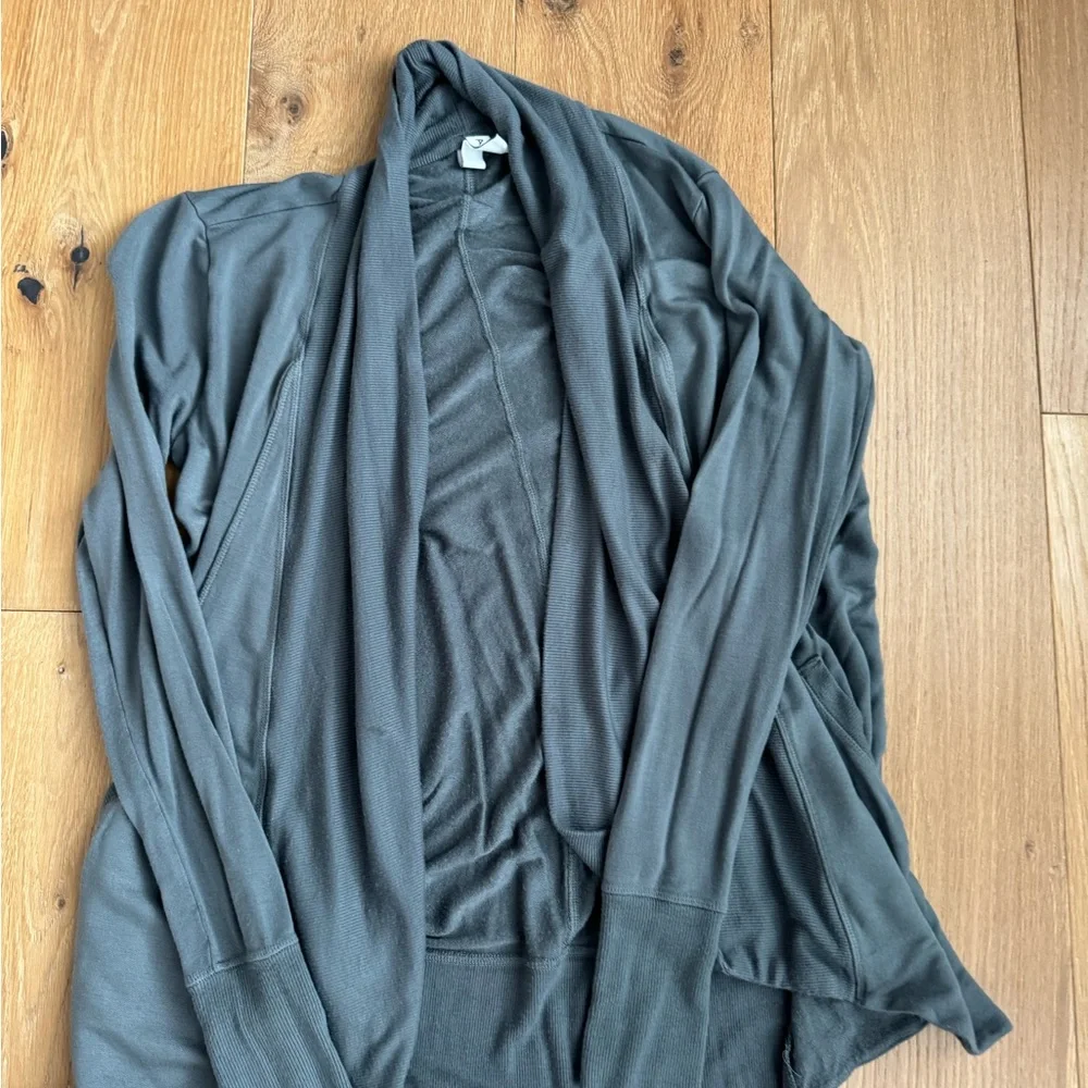 Athleta Womesn prana wrap in grey restore wrap size xs - Picture 3 of 5